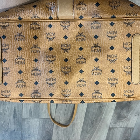 MCM LARGE REVERSIBLE TOTE